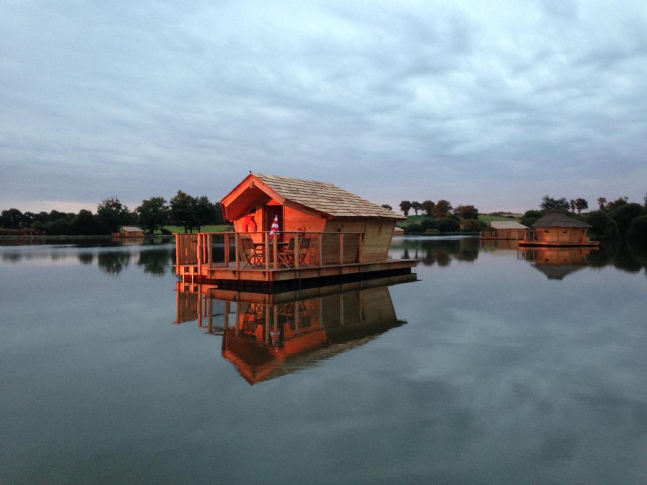 Village Flottant De Pressac Exterior photo